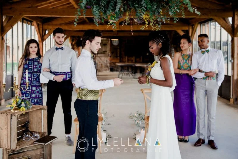 Une cérémonie laïque de mariage inspirée de l’Afrique